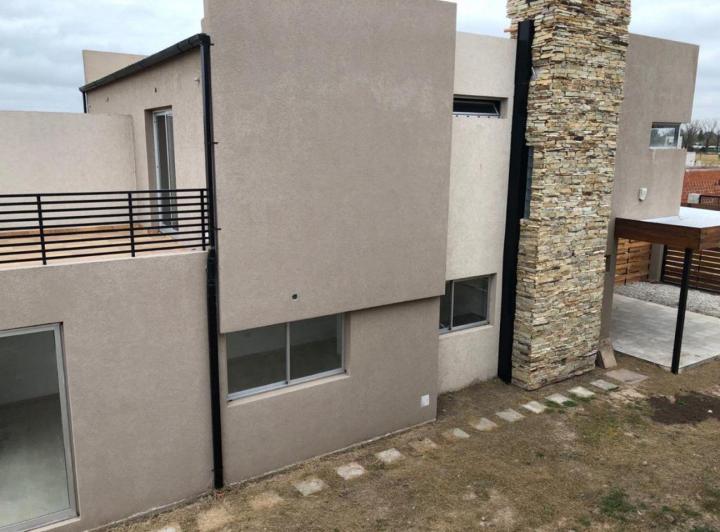 Casa · 126m² · 3 Ambientes · 2 Cocheras