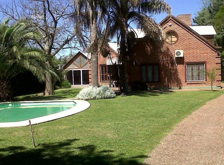 Casa · 400m² · 6 Ambientes · 6 Cocheras