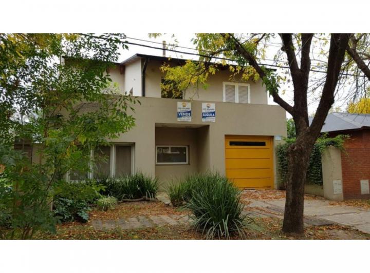 Casa · 222m² · 8 Ambientes