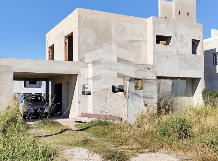 Casa · 107m² · 3 Ambientes · 2 Cocheras