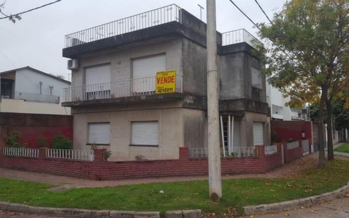 Casa · 4 Dormitorios · 1 Cochera