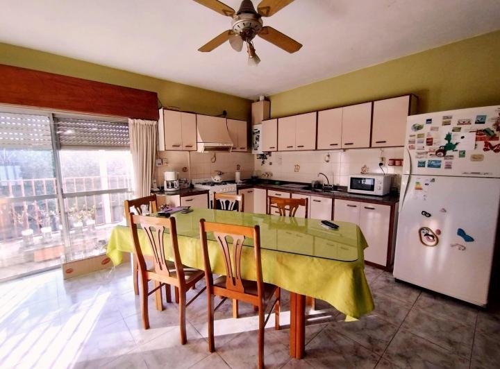 Casa · 414m² · 6 Ambientes · 1 Cochera
