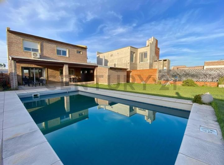 Casa · 156m² · 7 Ambientes · 3 Cocheras