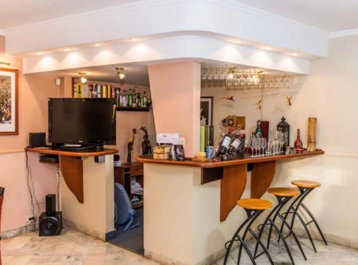 Casa · 440m² · 5 Dormitorios