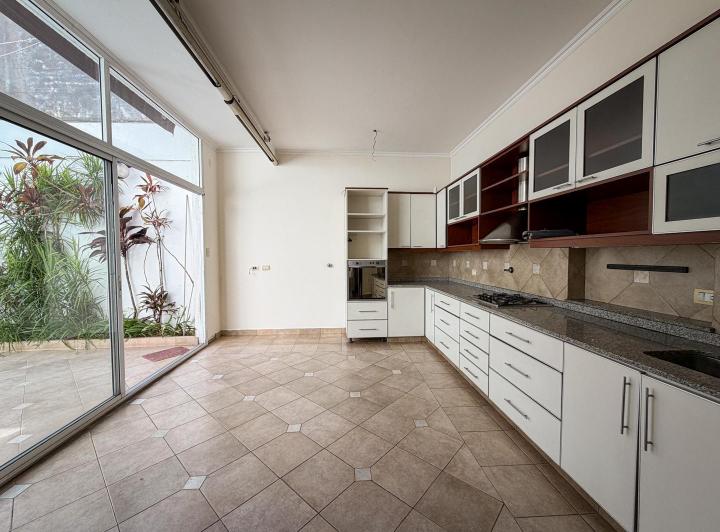 Casa · 158m² · 6 Ambientes · 2 Cocheras