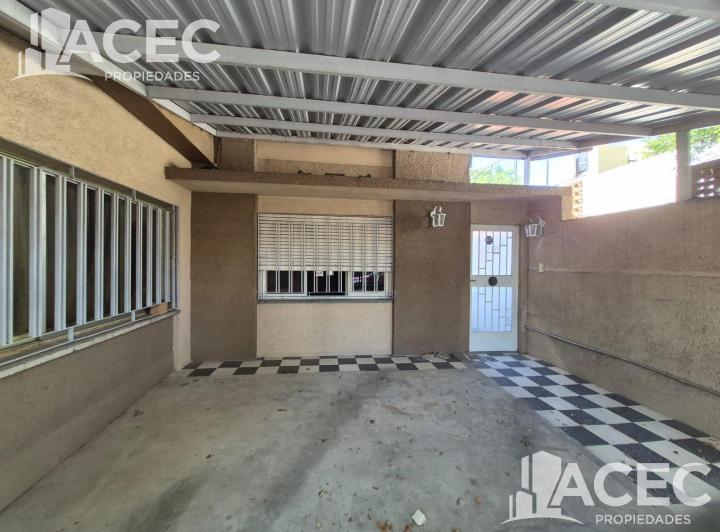 Casa · 130m² · 4 Ambientes · 1 Cochera