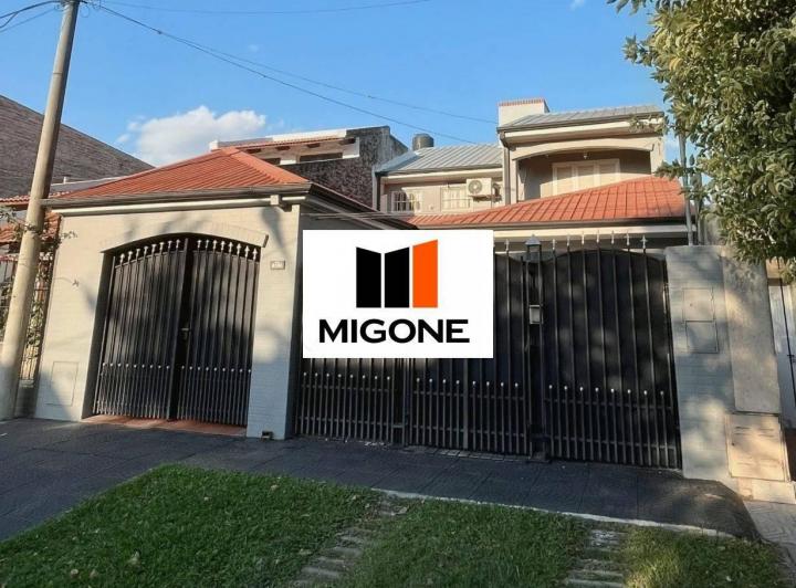 Casa · 230m² · 5 Ambientes · 2 Cocheras
