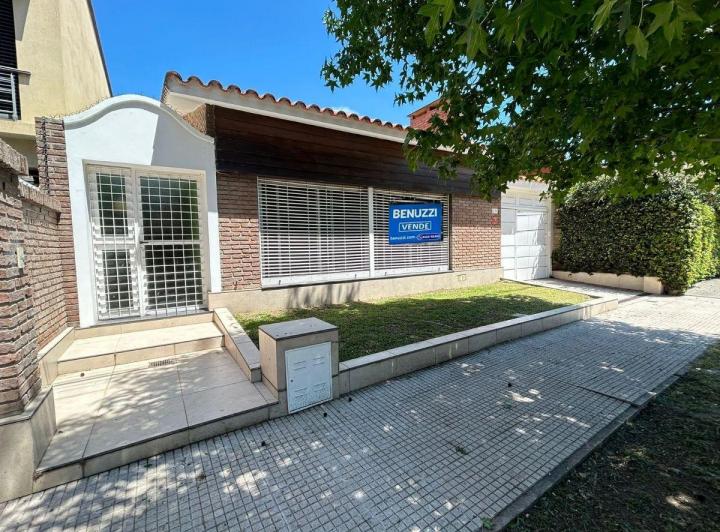Casa · 331m² · 6 Ambientes · 1 Cochera