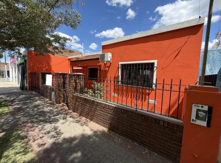 Casa · 215m² · 5 Ambientes · 1 Cochera