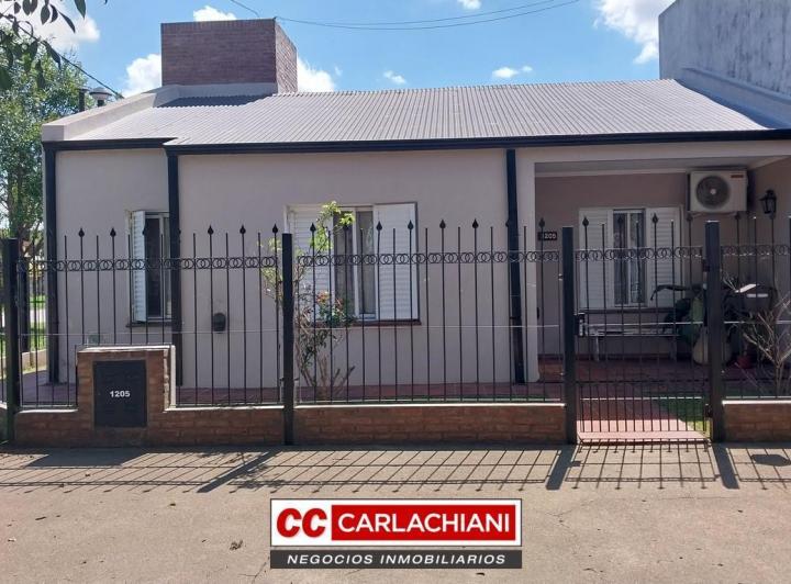 Casa · 220m² · 6 Ambientes · 1 Cochera