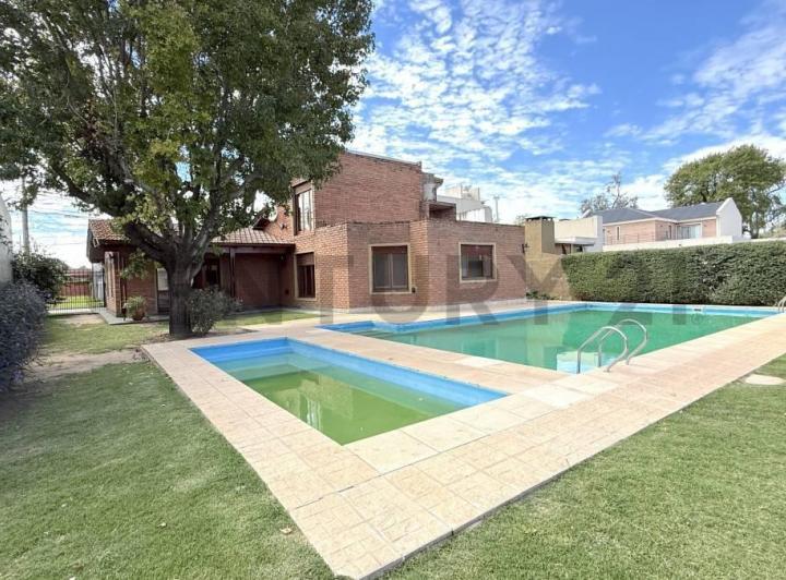 Casa · 165m² · 5 Ambientes · 1 Cochera