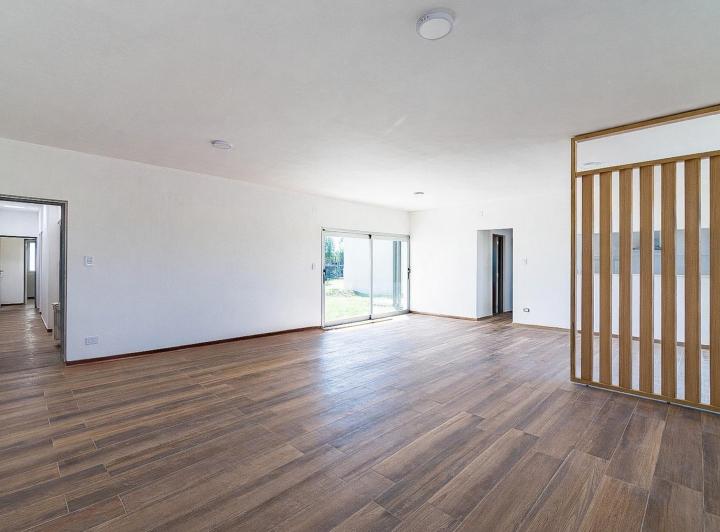 Casa · 135m² · 5 Ambientes · 2 Cocheras