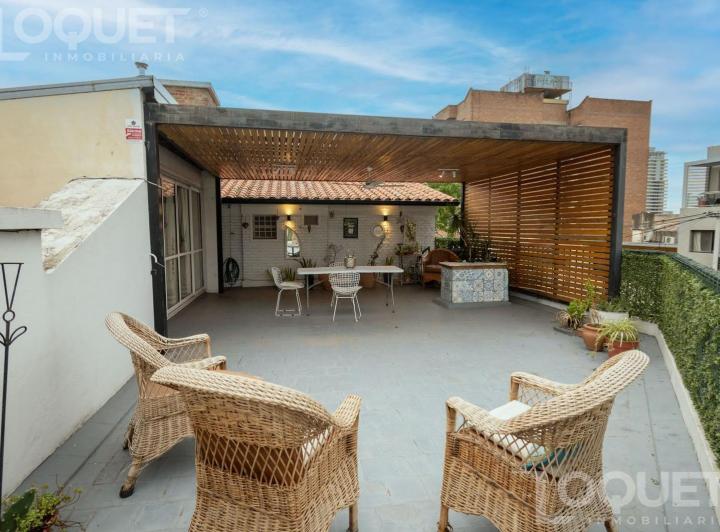 Casa · 250m² · 8 Ambientes · 1 Cochera