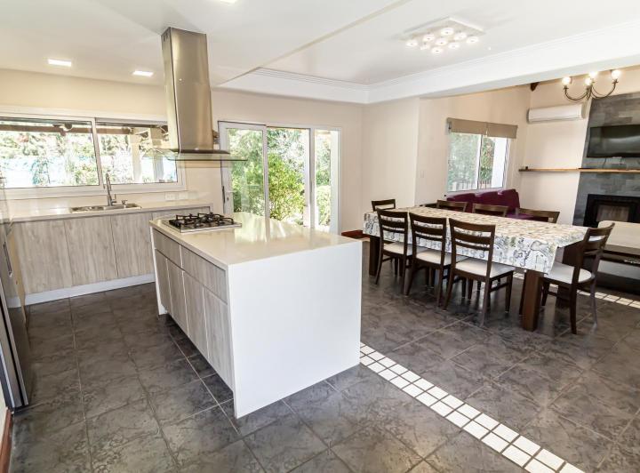 Casa · 200m² · 4 Ambientes · 1 Cochera