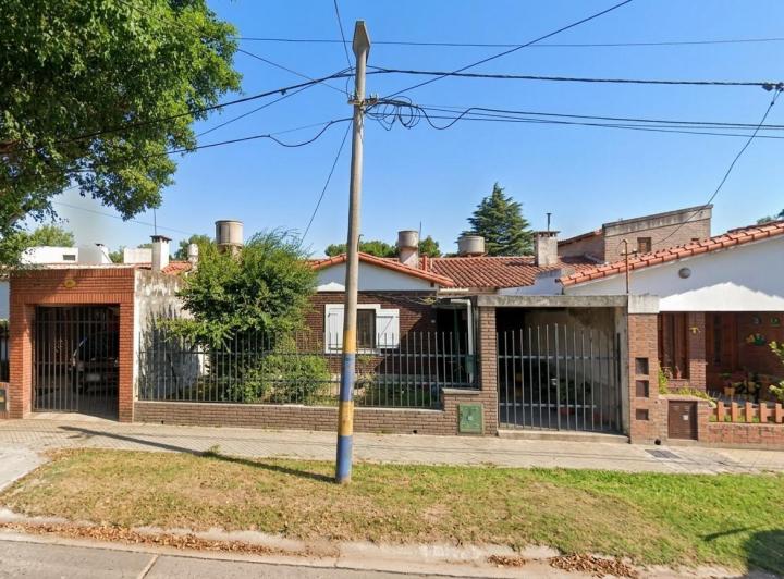 Casa · 75m² · 4 Ambientes · 1 Cochera