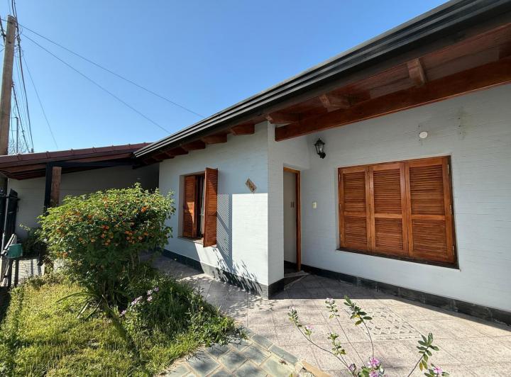 Casa · 138m² · 2 Dormitorios · 2 Cocheras