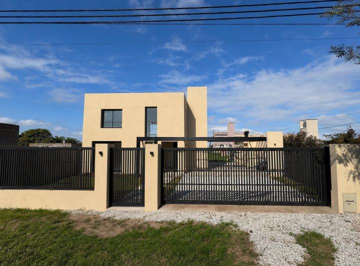 Casa · 173m² · 4 Ambientes · 3 Cocheras
