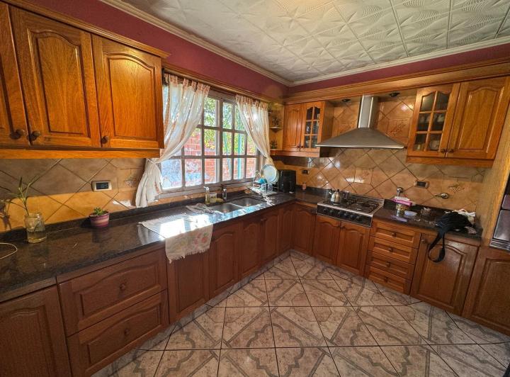 Casa · 213m² · 5 Ambientes · 3 Cocheras
