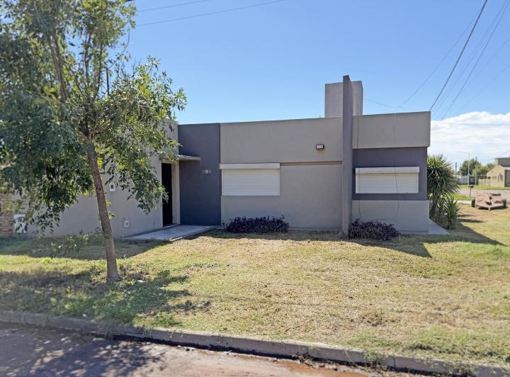 Casa · 310m² · 2 Dormitorios · 3 Cocheras
