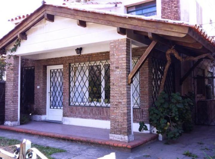 Casa · 180m² · 10 Ambientes · 1 Cochera