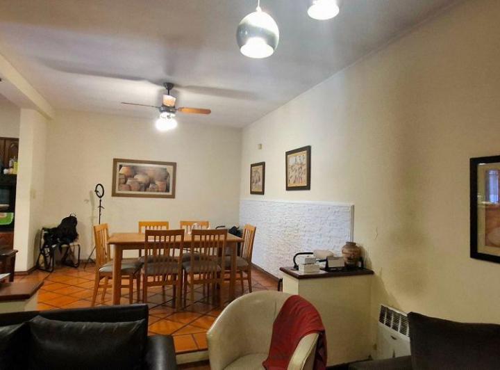 Casa · 190m² · 4 Ambientes · 2 Cocheras