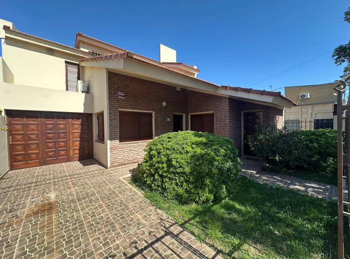 Casa · 143m² · 4 Ambientes · 1 Cochera