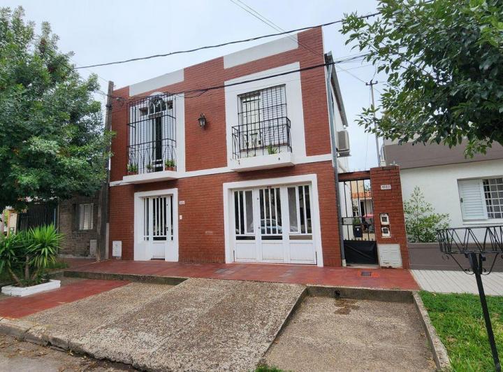 Casa · 190m² · 4 Dormitorios · 1 Cochera