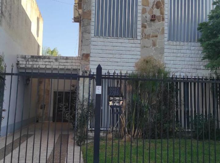 Casa · 200m² · 5 Ambientes · 2 Cocheras