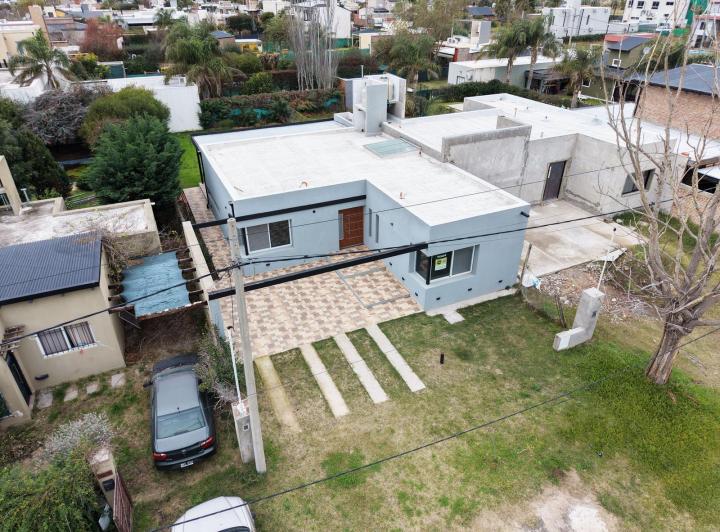 Casa · 140m² · 6 Ambientes · 2 Cocheras
