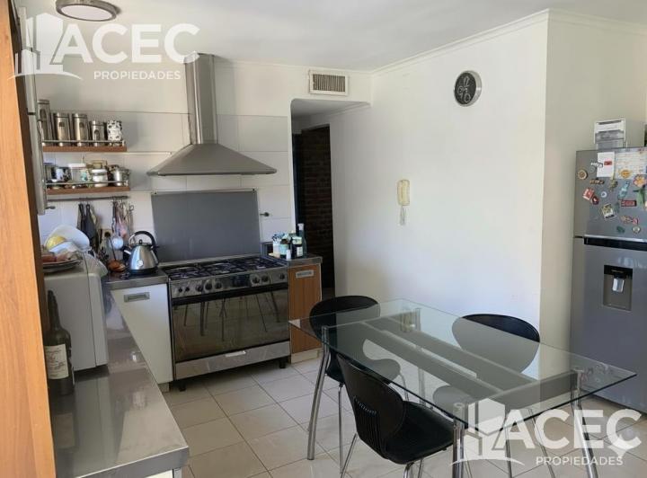 Casa · 200m² · 5 Ambientes · 1 Cochera