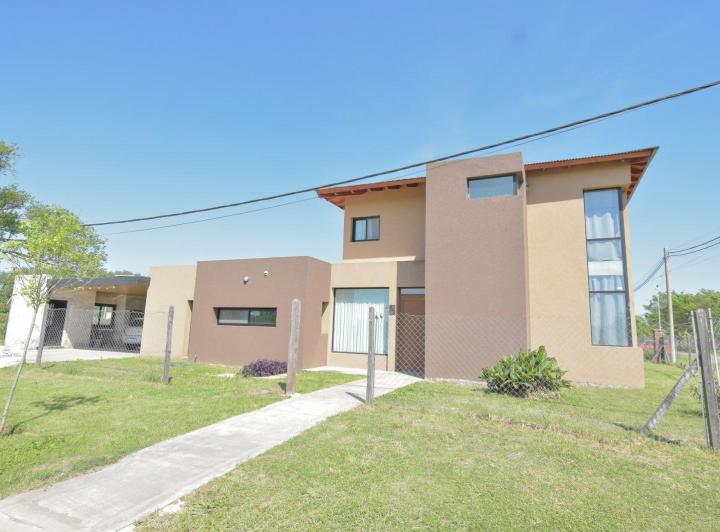 Casa · 165m² · 4 Ambientes · 2 Cocheras