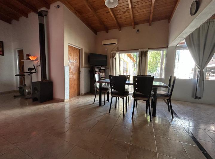 Casa · 128m² · 5 Ambientes · 1 Cochera