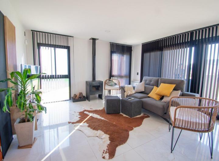 Casa · 128m² · 6 Ambientes · 2 Cocheras