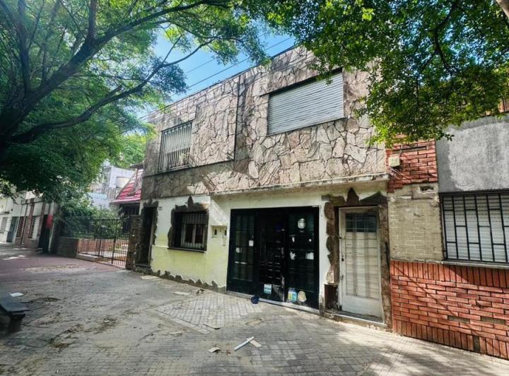 Casa · 250m² · 10 Ambientes · 1 Cochera