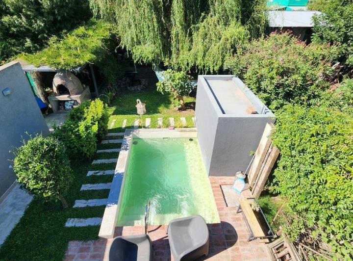 Casa · 220m² · 4 Ambientes · 3 Cocheras