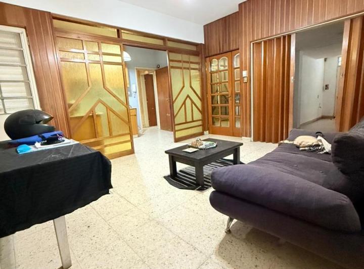 Casa · 175m² · 6 Ambientes · 2 Cocheras