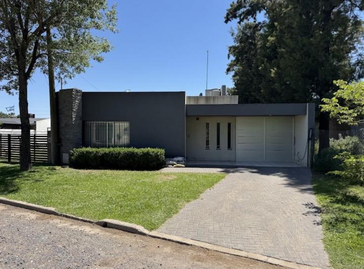 Casa · 183m² · 5 Ambientes · 2 Cocheras