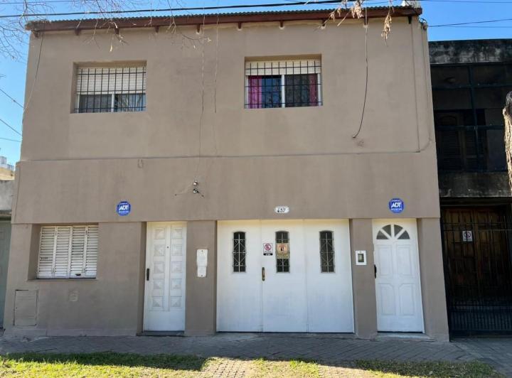 Casa · 160m² · 6 Ambientes · 3 Cocheras