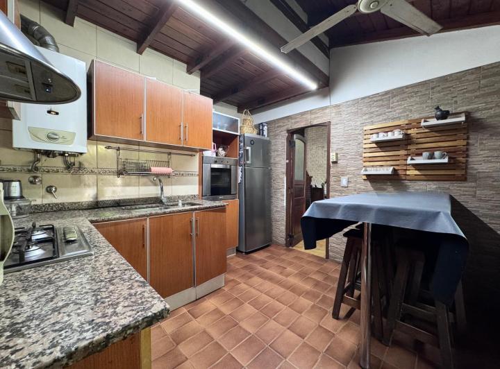 Casa · 126m² · 8 Ambientes · 2 Cocheras