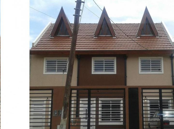 Casa · 70m² · 4 Ambientes · 1 Cochera