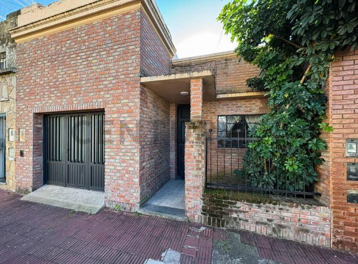 Casa · 160m² · 6 Ambientes · 1 Cochera