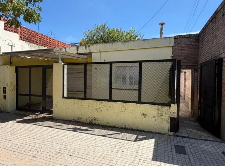 Casa · 180m² · 2 Ambientes · 1 Cochera