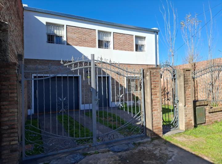 Casa · 180m² · 6 Ambientes · 1 Cochera