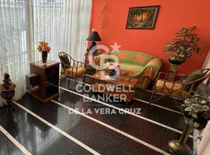 Casa · 190m² · 7 Ambientes · 1 Cochera