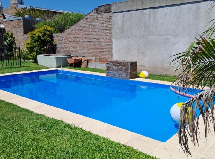 Casa · 200m² · 5 Ambientes · 2 Cocheras