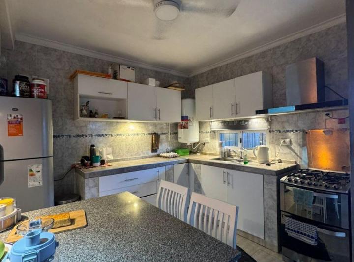 Casa · 180m² · 5 Ambientes · 2 Cocheras