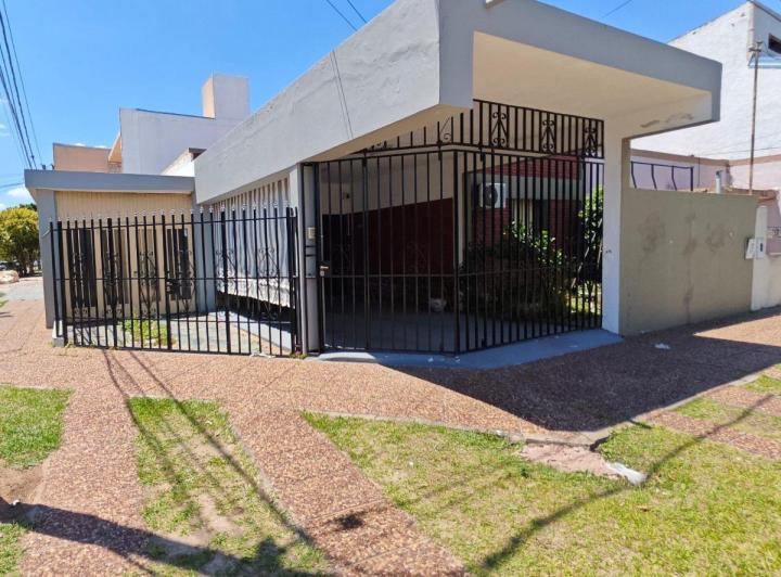 Casa · 136m² · 5 Ambientes · 3 Cocheras