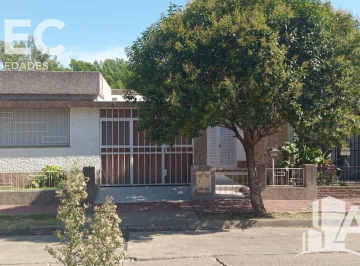 Casa · 152m² · 3 Ambientes · 1 Cochera
