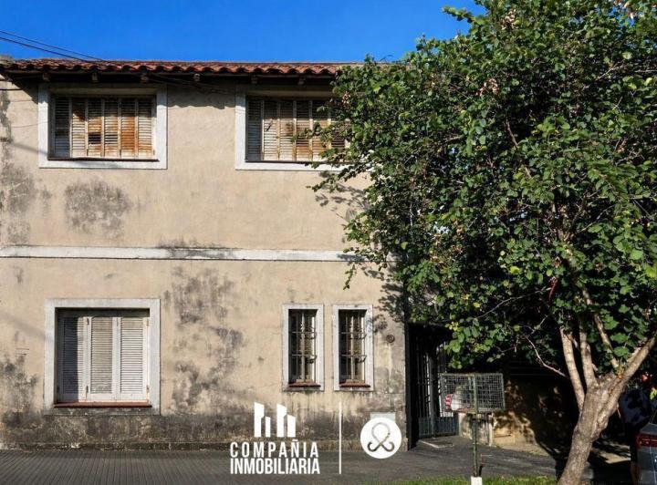 Casa · 221m² · 4 Dormitorios · 1 Cochera