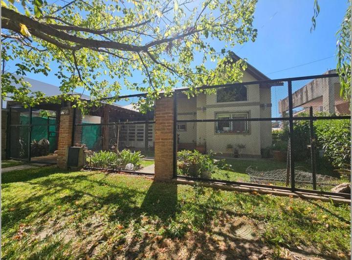 Casa · 120m² · 5 Ambientes · 2 Cocheras